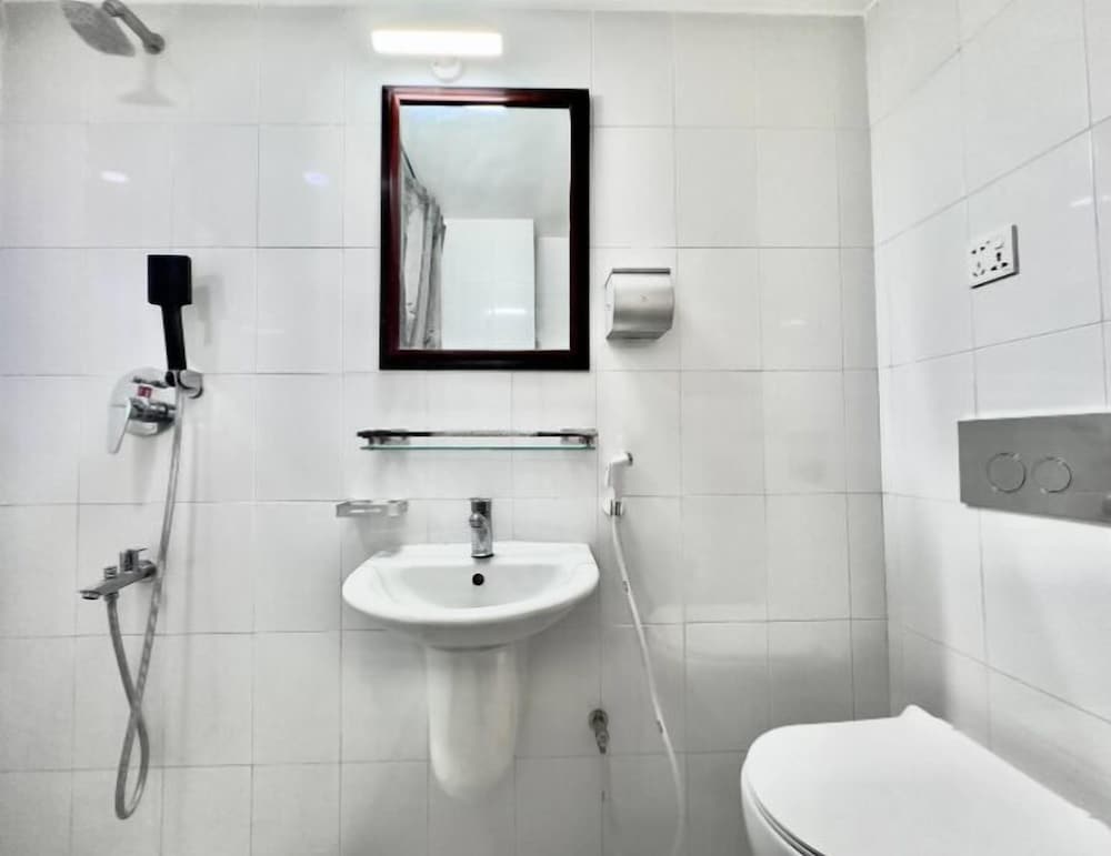300sqft 5 Studio Gym & Pool Access