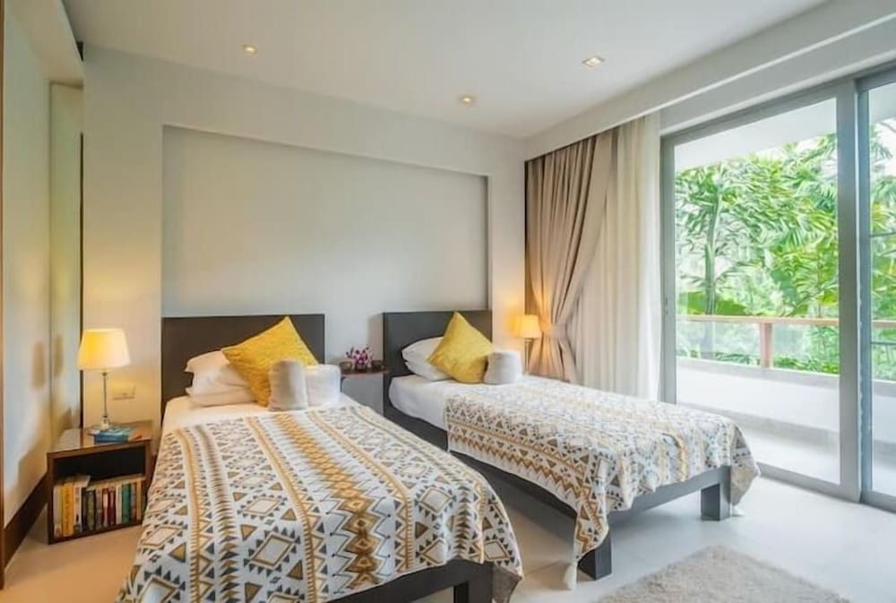 Elegant Beachfront 3BR Condo at Pearl of Naithon