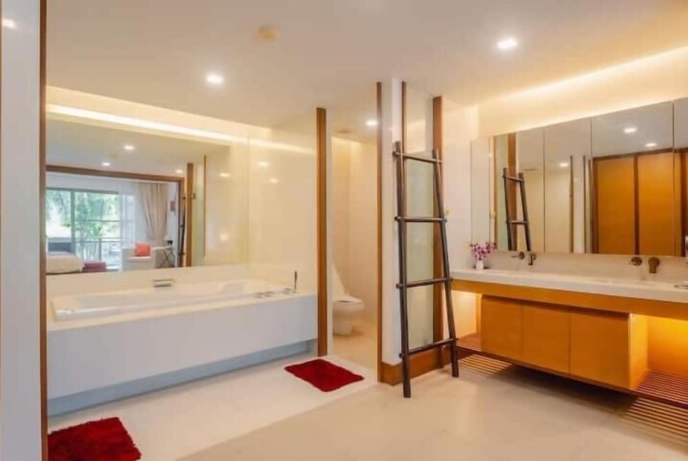 Elegant Beachfront 3BR Condo at Pearl of Naithon