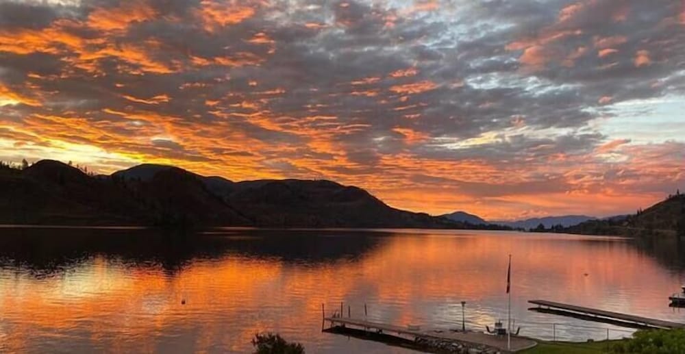 Skaha Lakefront Inn