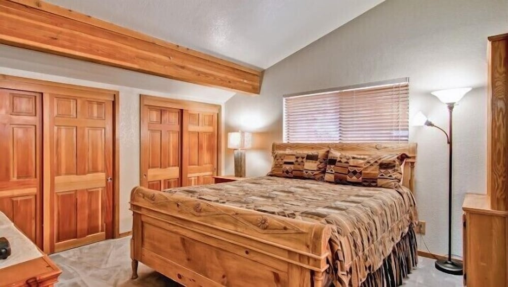 Scenic Wonders Crossroad Cabin 3 Bedroom view 3