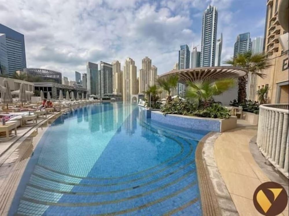 Vogue JW Marriot 23rd floor Marina View
