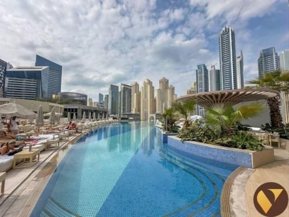 Vogue JW Marriot 23rd floor Marina View