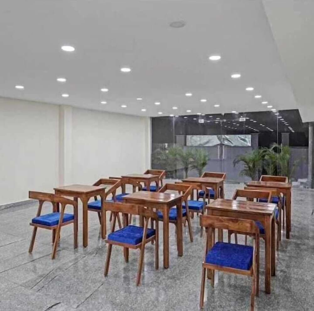 Hotel The Anvi Residency Sector 132