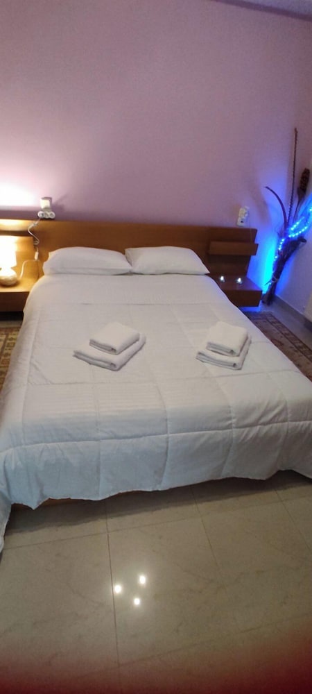 Natalys 2 Bd Gorgeous Apt in Volos