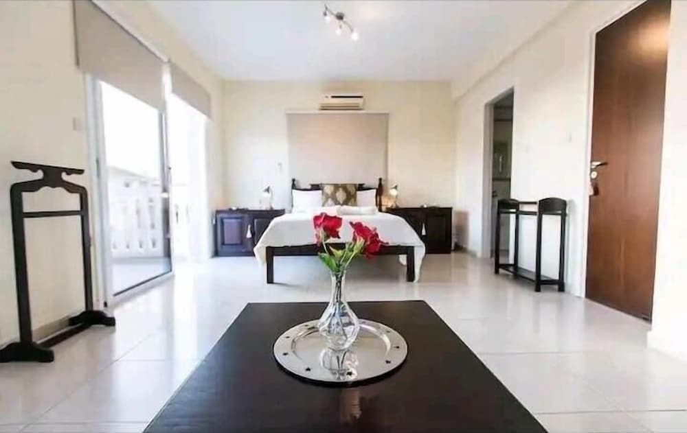 Room in Guest Room - Deluxe Bedroom in Villa