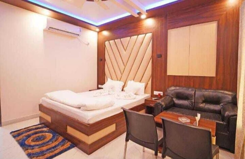 HYAT LUXURY