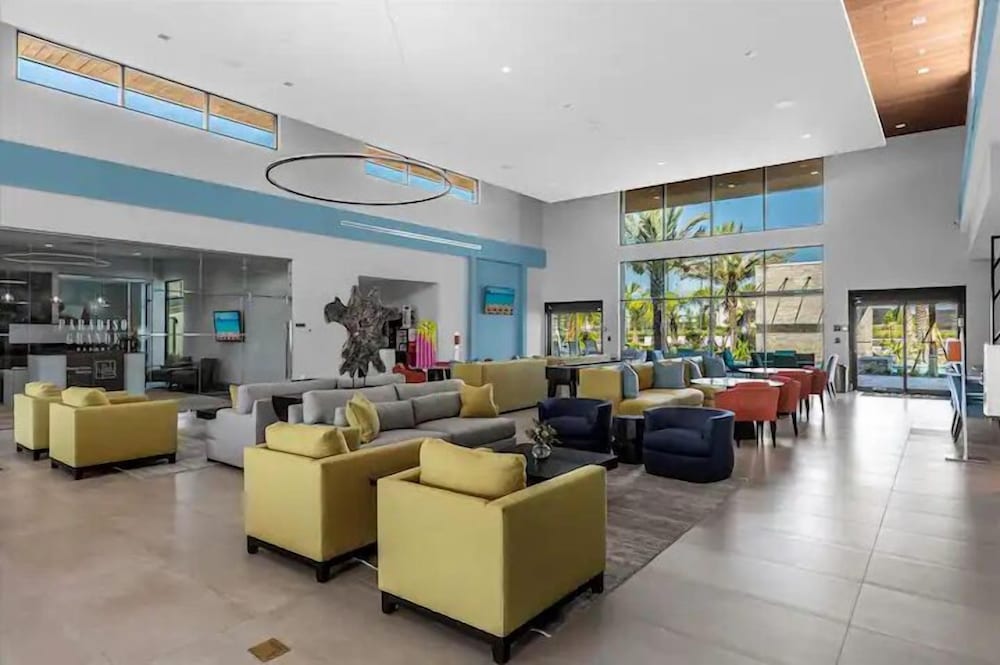Luxurious 15br Villa With Lake View & Game/theater