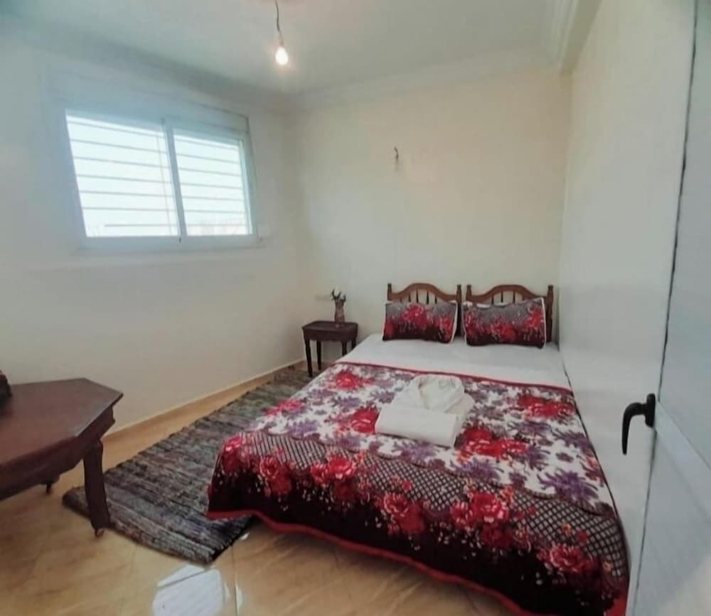 2 km from fes airport