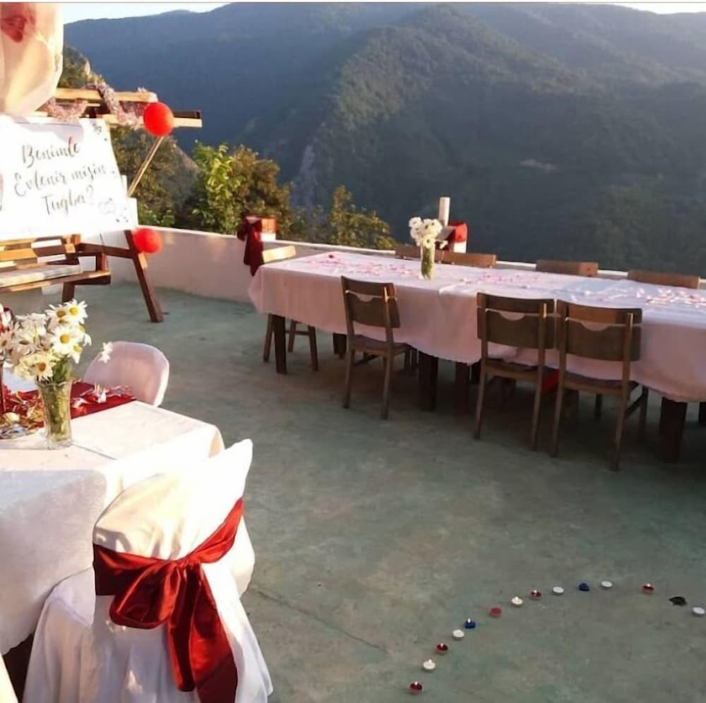 ZİRVE DAĞ EVİ
