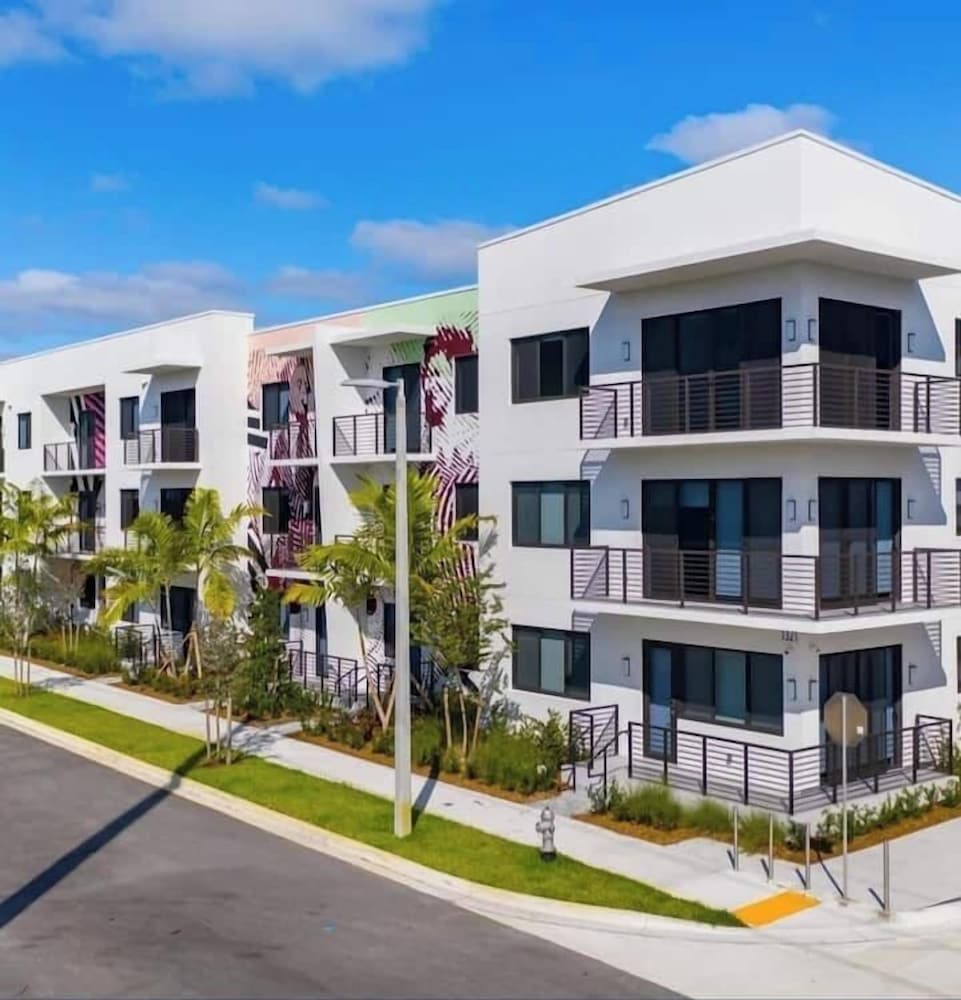 Hotel Group Lux great for up to 8 guests - Image 1