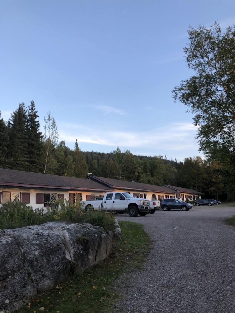 Coach House Motel 20 km East Terrace Bay view 4