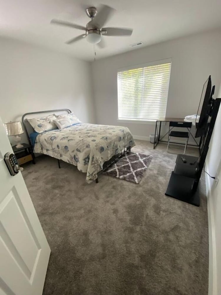 Cozy Quiet Rooms In Safe Neighborhood view 2
