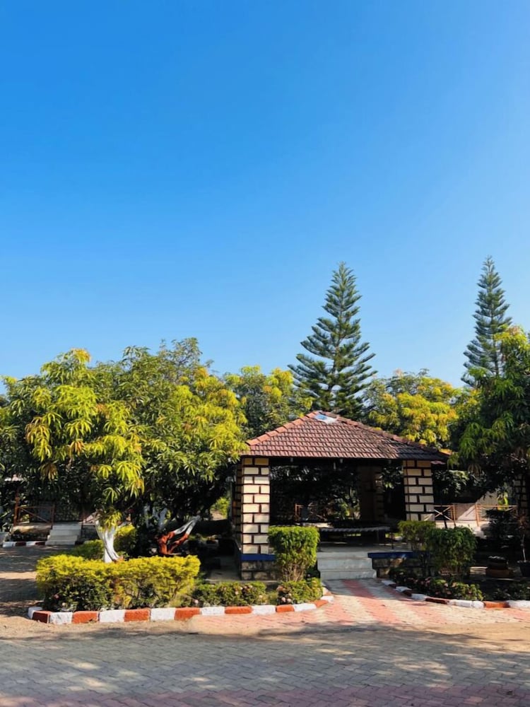 Pench Kulamama Safari Resort