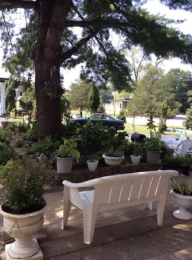 Spring Hill Motel