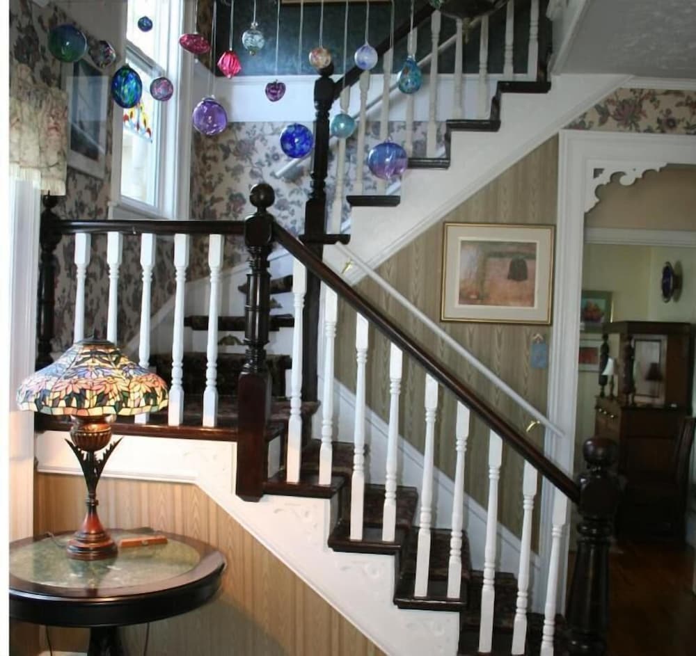 A Boat to Sea Bed & Breakfast