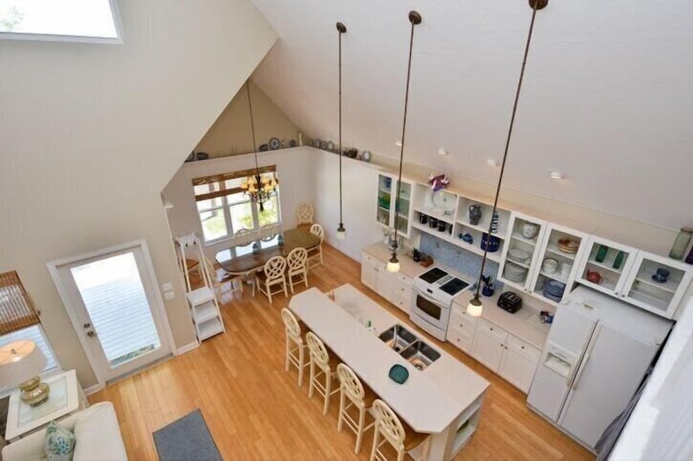 129 51st Street 3 Bedroom Home by RedAwning view 2