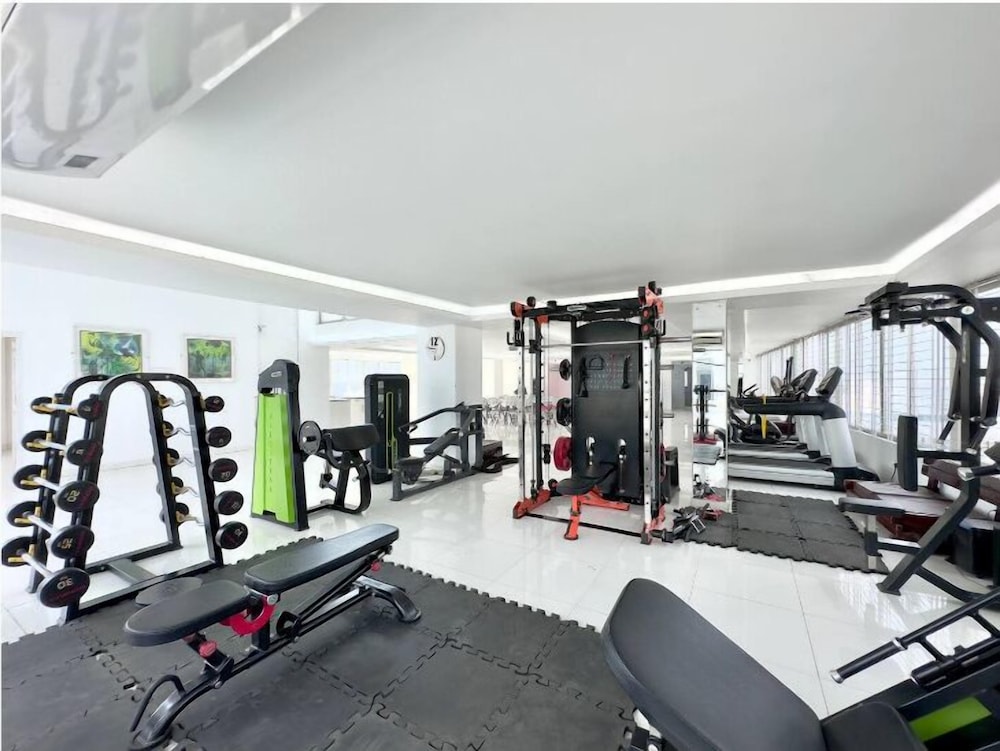 300sqft 5 Studio Gym & Pool Access