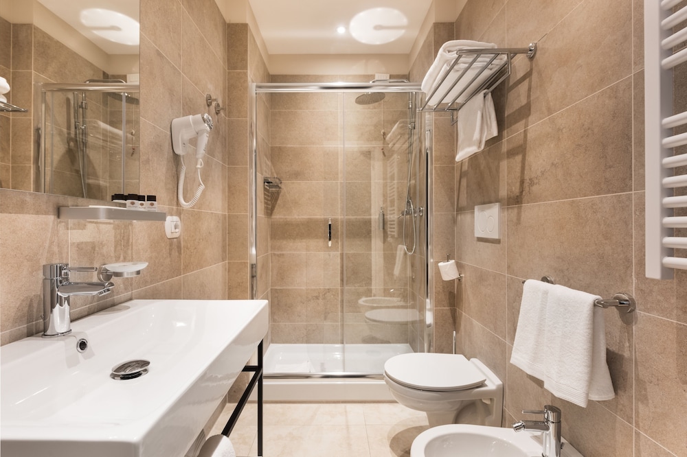 At 41 Luxury Suites & Rooms