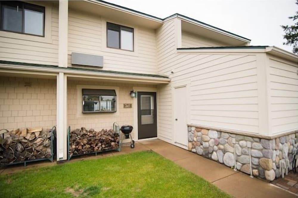 Izatys Resort