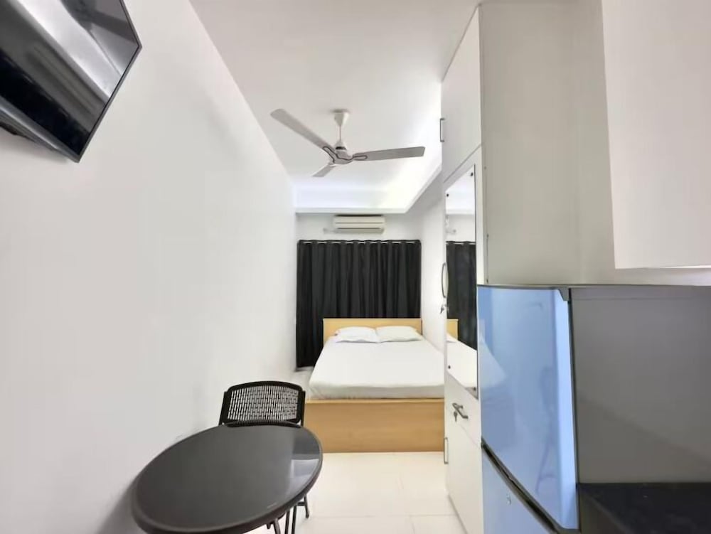 250 sq.ft Studio Apartment with Pool 3