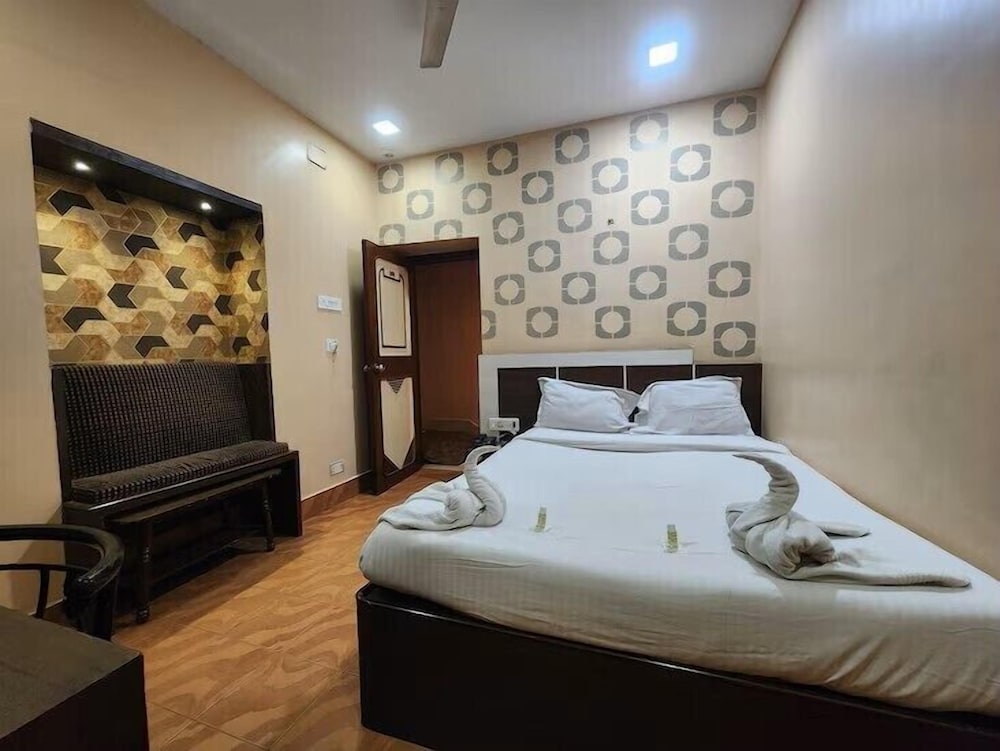 Hotel Pushpak International