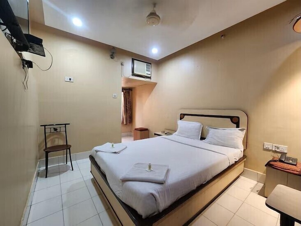 Hotel Pushpak International