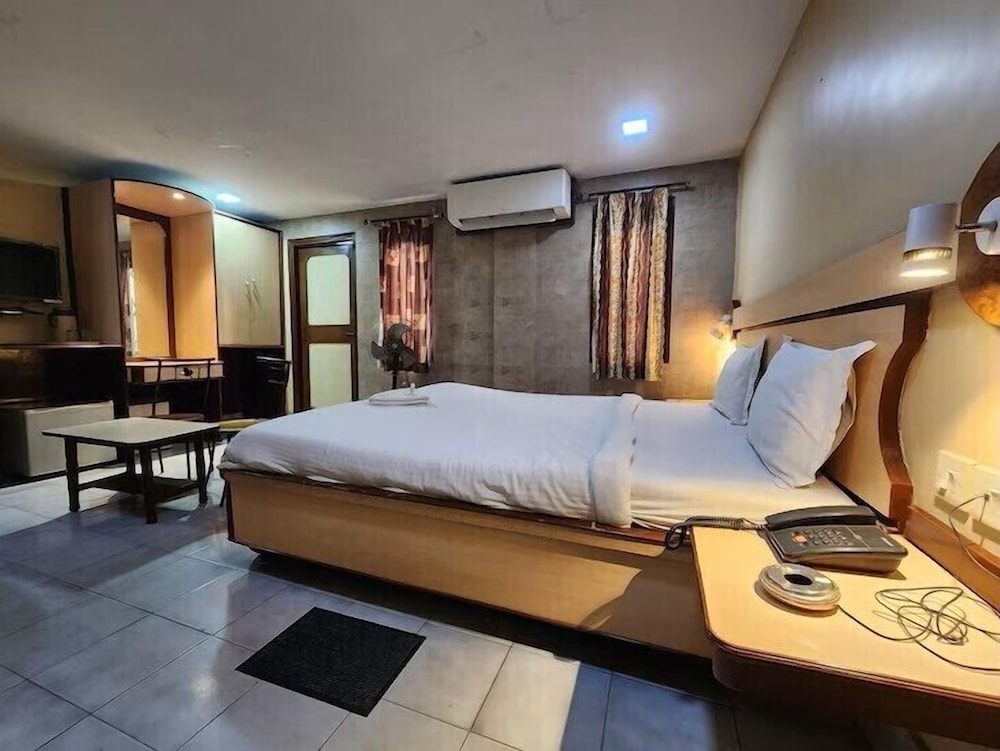 Hotel Pushpak International