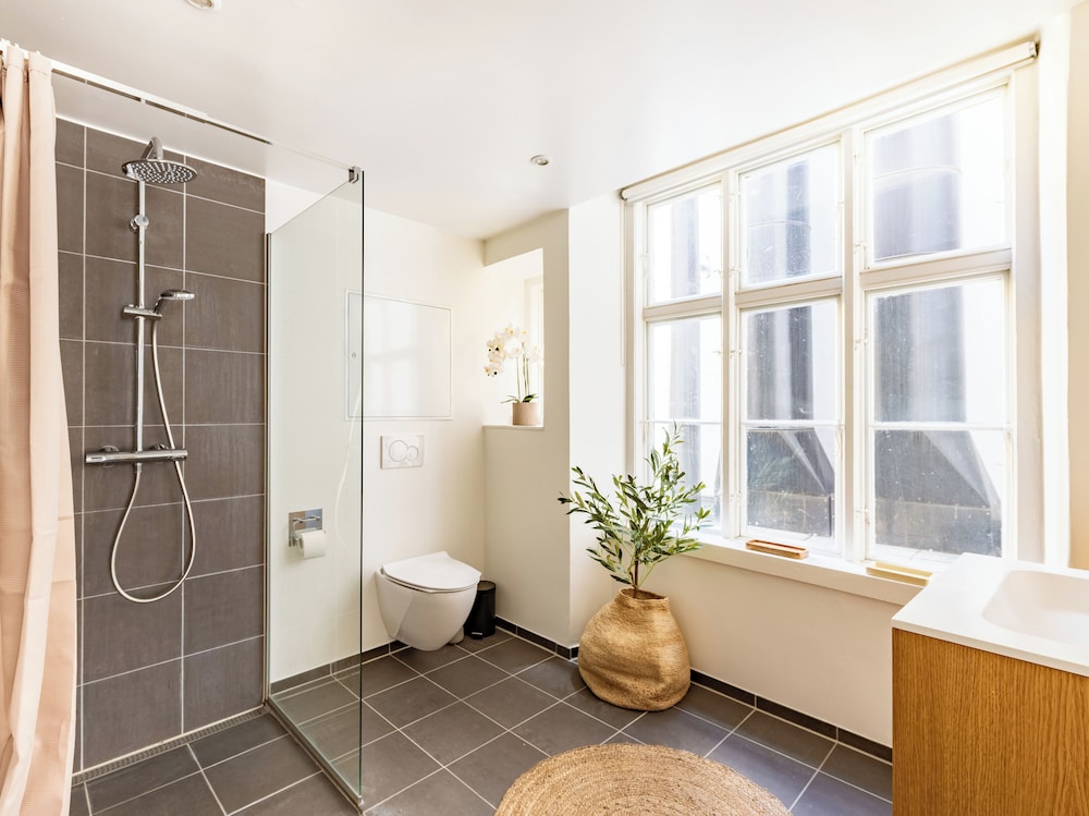 Sanders Regent - Bright 1 Bdr Apt
