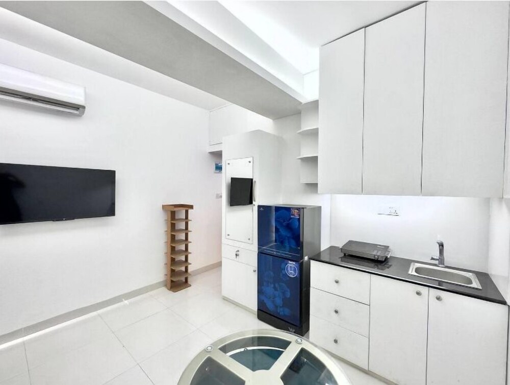 300sqft 5 Studio Gym & Pool Access