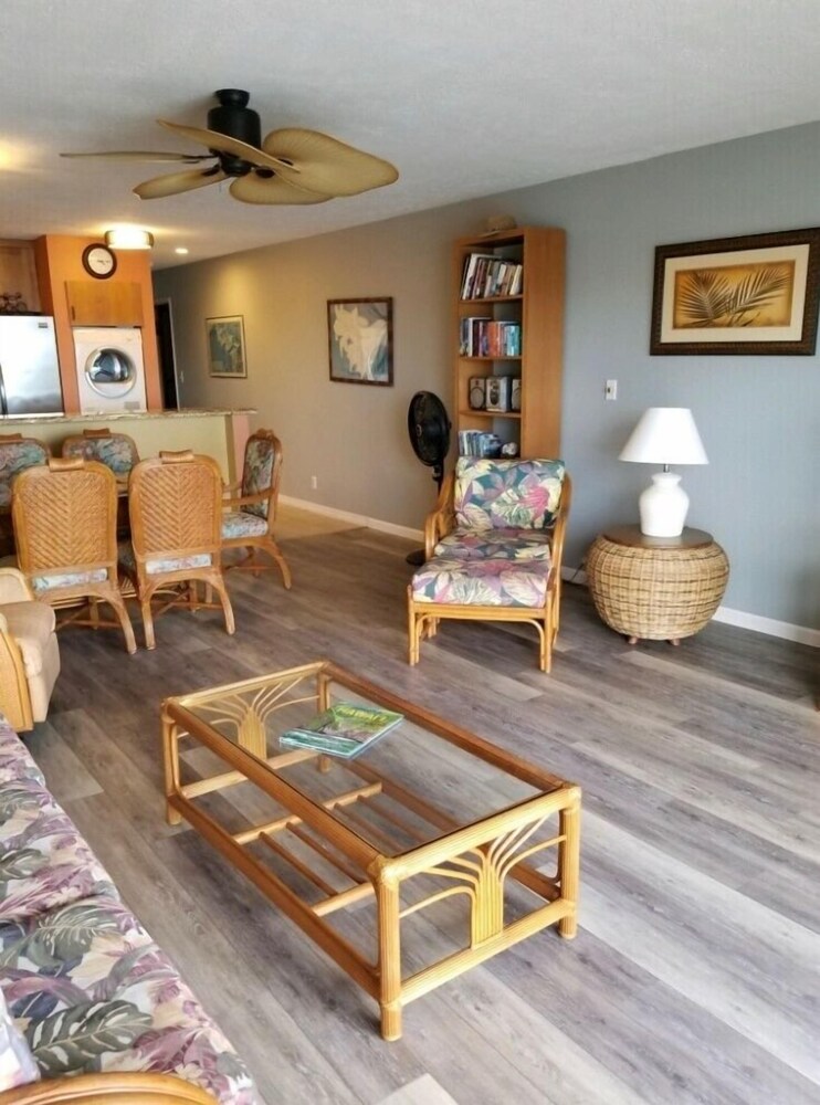Sea Ge 1-205-oceanfront 2 Bedroom Condo by RedAwning