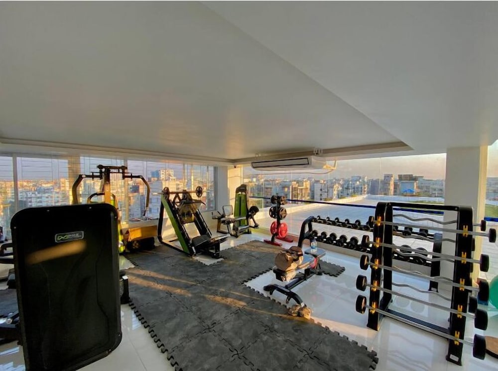 300sqft 5 Studio Gym & Pool Access