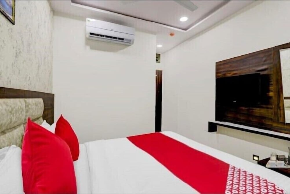 HOTEL SAROVAR INN C G ROAD