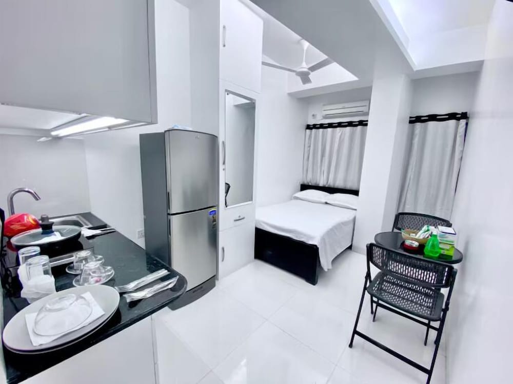 250 sq.ft Studio Apartment with Pool 3
