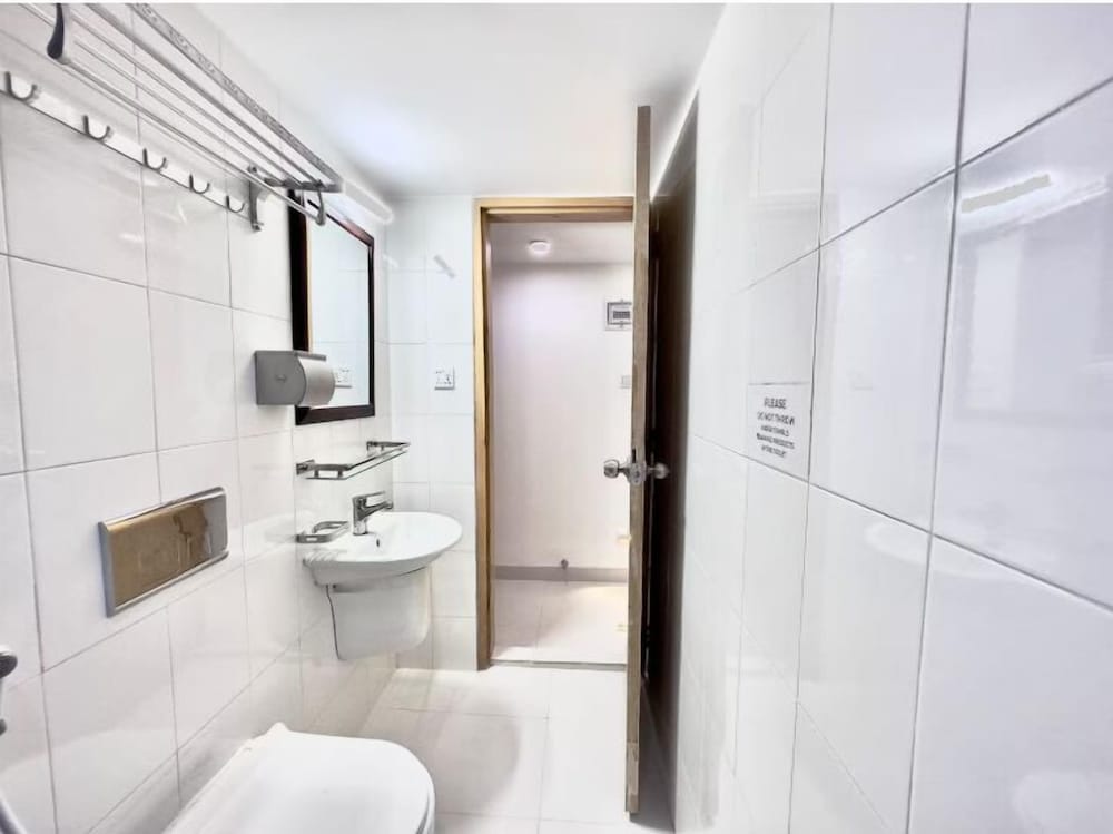 250 sq.ft Studio Apartment with Pool 3