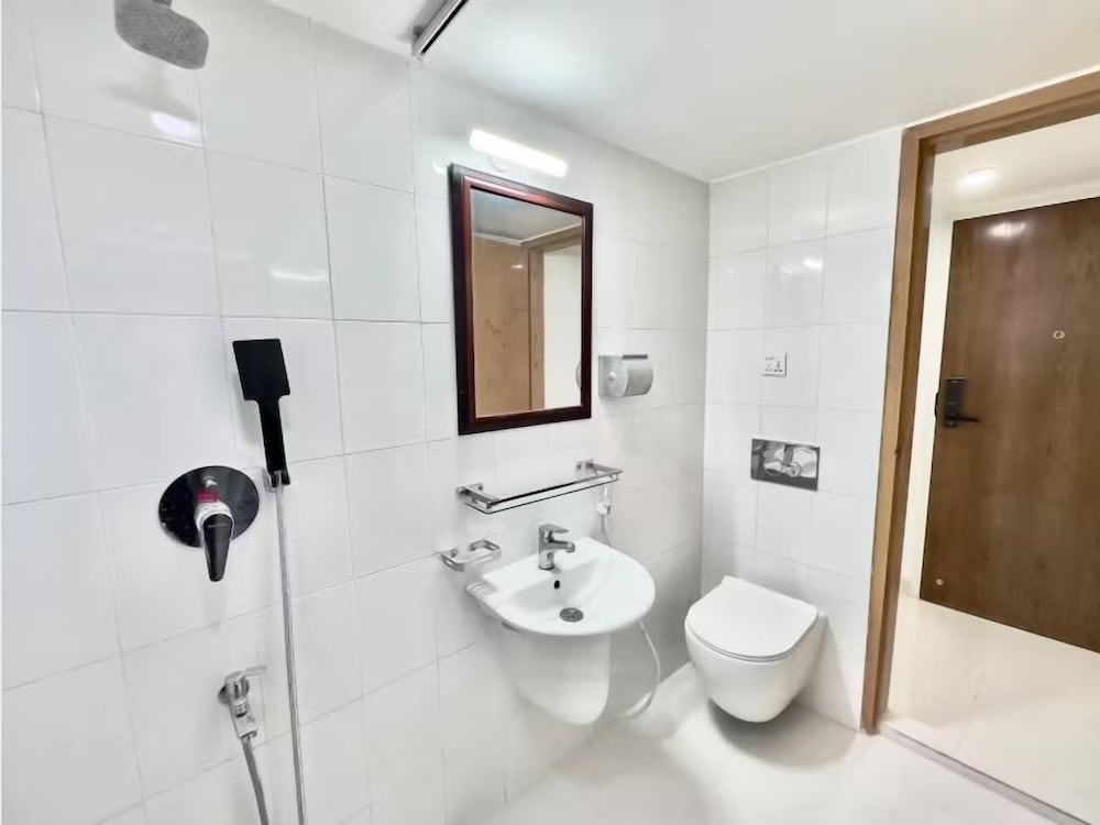 250 sq.ft Studio Apartment with Pool 3