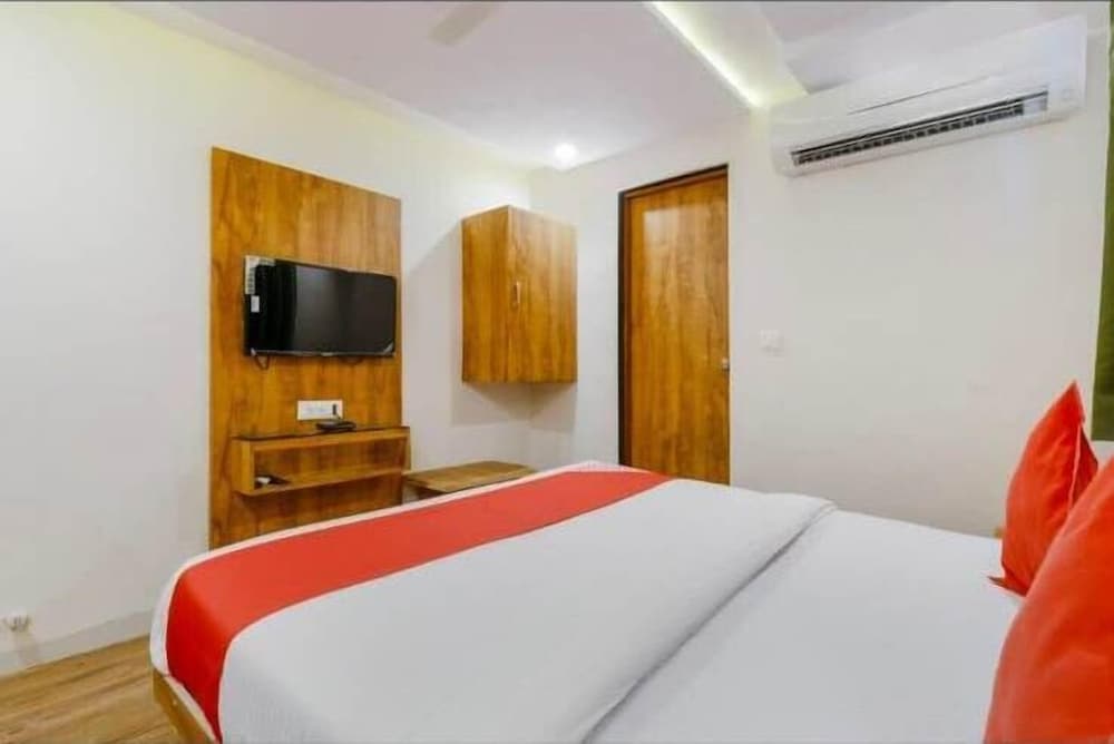HOTEL SAFARI INN C G ROAD