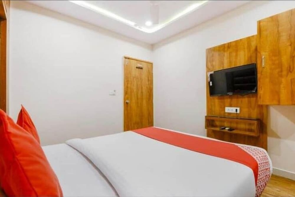 HOTEL SAFARI INN C G ROAD
