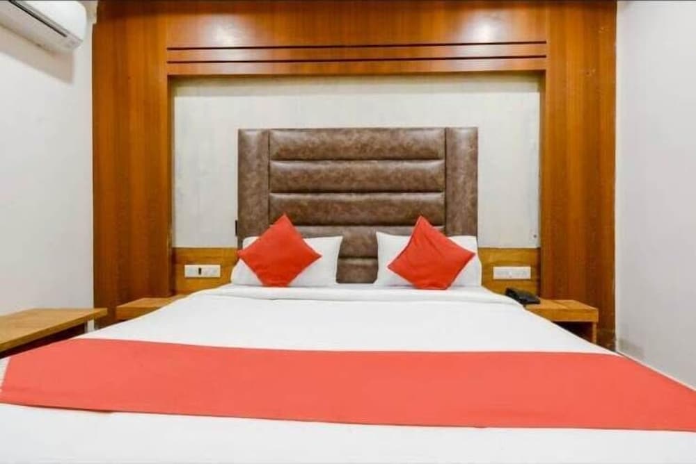 HOTEL SAFARI INN C G ROAD