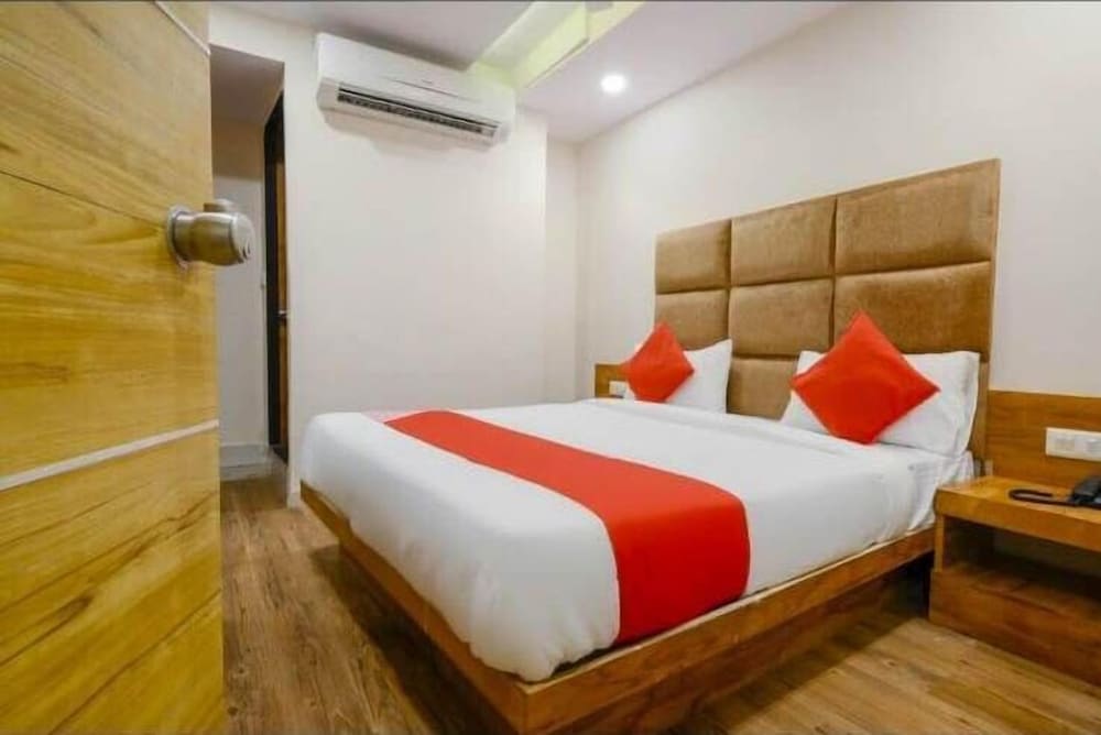HOTEL SAFARI INN C G ROAD