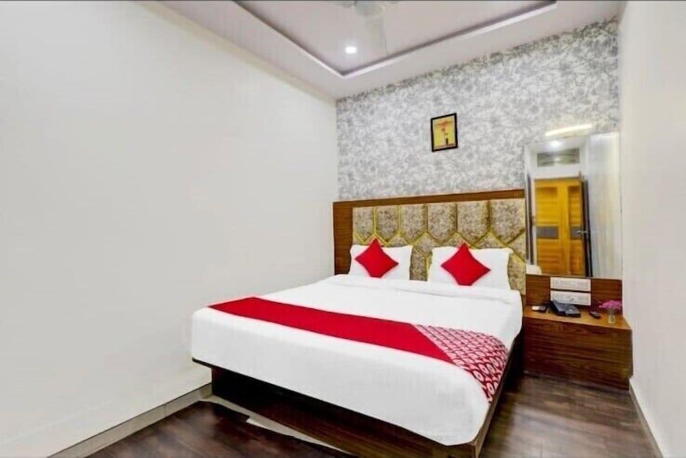 HOTEL SAROVAR INN C G ROAD