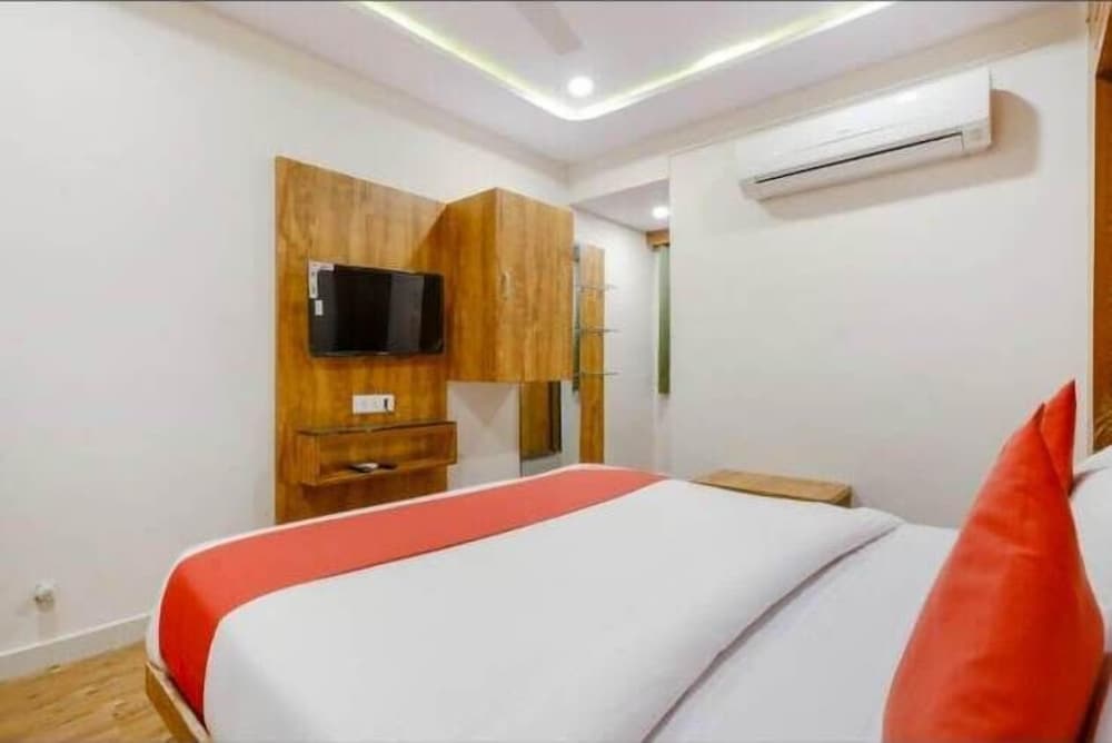 HOTEL SAFARI INN C G ROAD