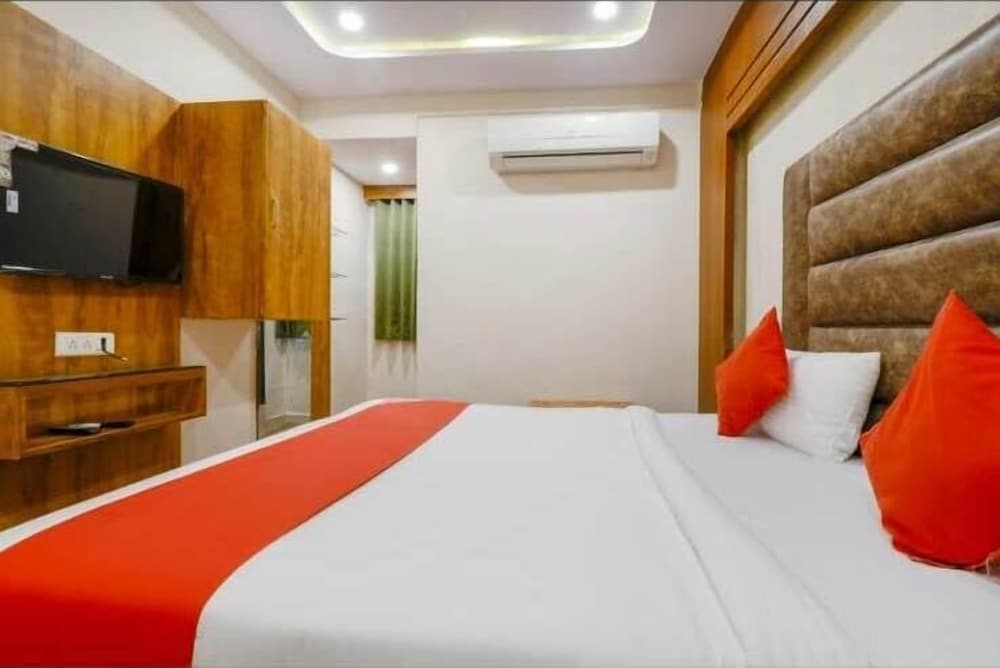 HOTEL SAFARI INN C G ROAD