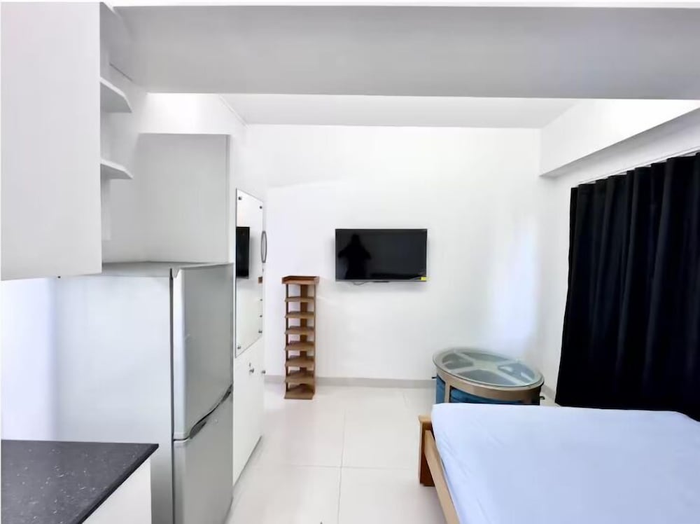 250 sq.ft Studio Apartment with Pool 3