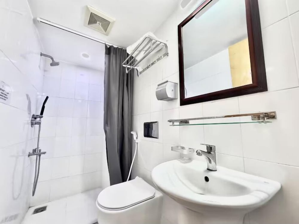 250 sq.ft Studio Apartment with Pool 3