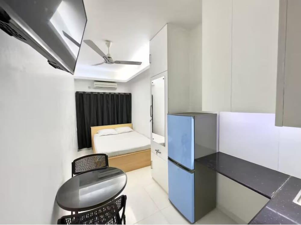 250 sq.ft Studio Apartment with Pool 3