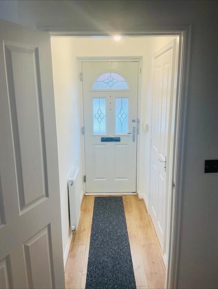 Stylish 3 Bed Home Parking City centre