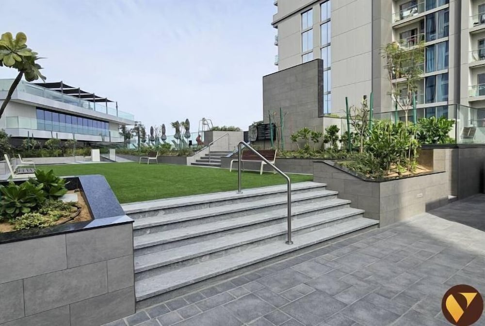 JVC unit Pool Jogging Track Play Area