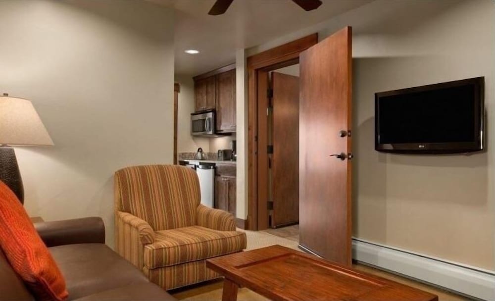 Grand Lodge On Peak 7 4 Bedroom Condo by RedAwning