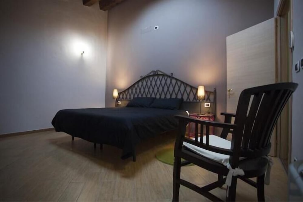HomeHotels